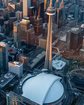 Luftaufnahme von CN Town und Scotiabank Centre in der Innenstadt von Toronto.