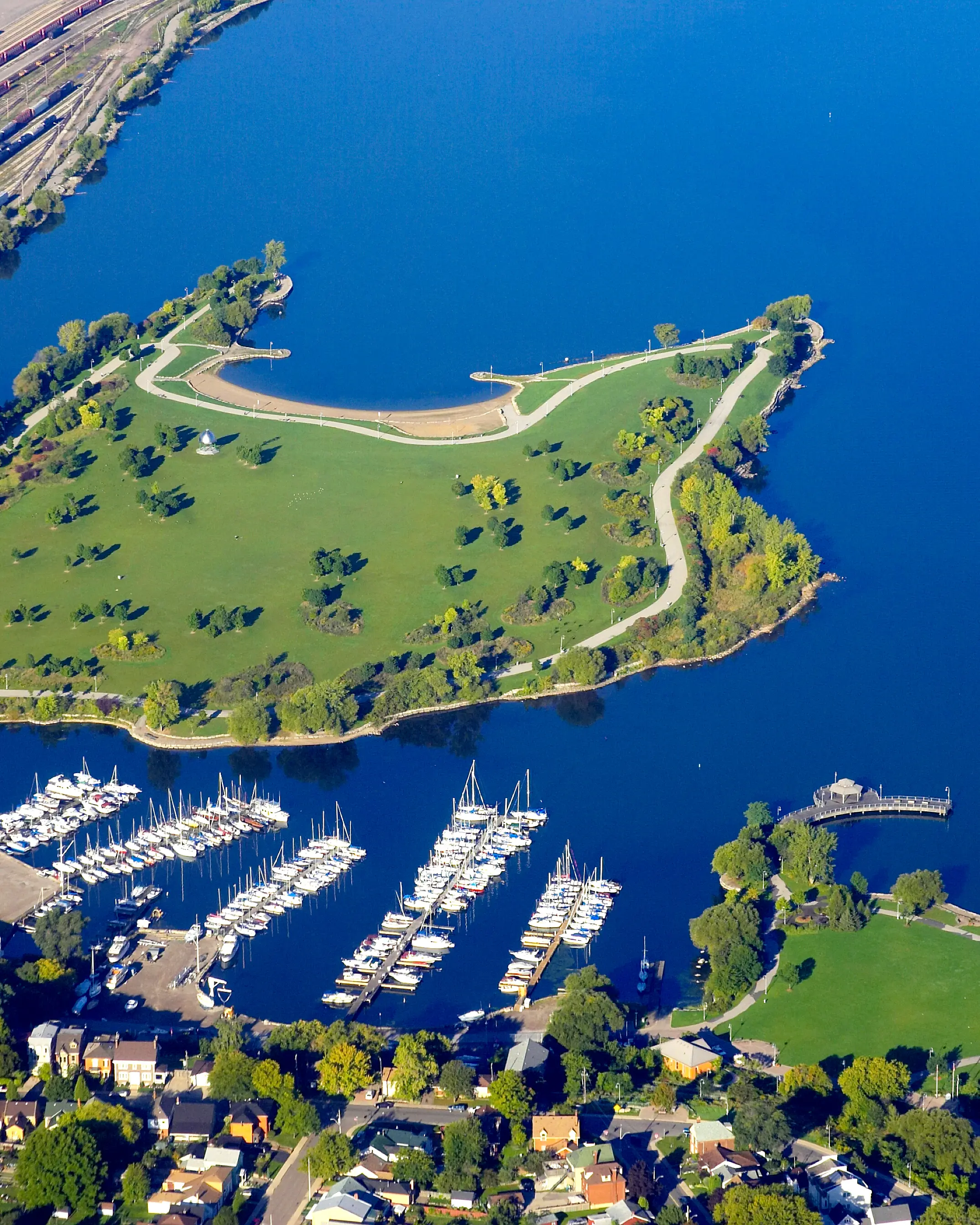 Luftaufnahme des Pier 4 Parks in Hamilton, Ontario.